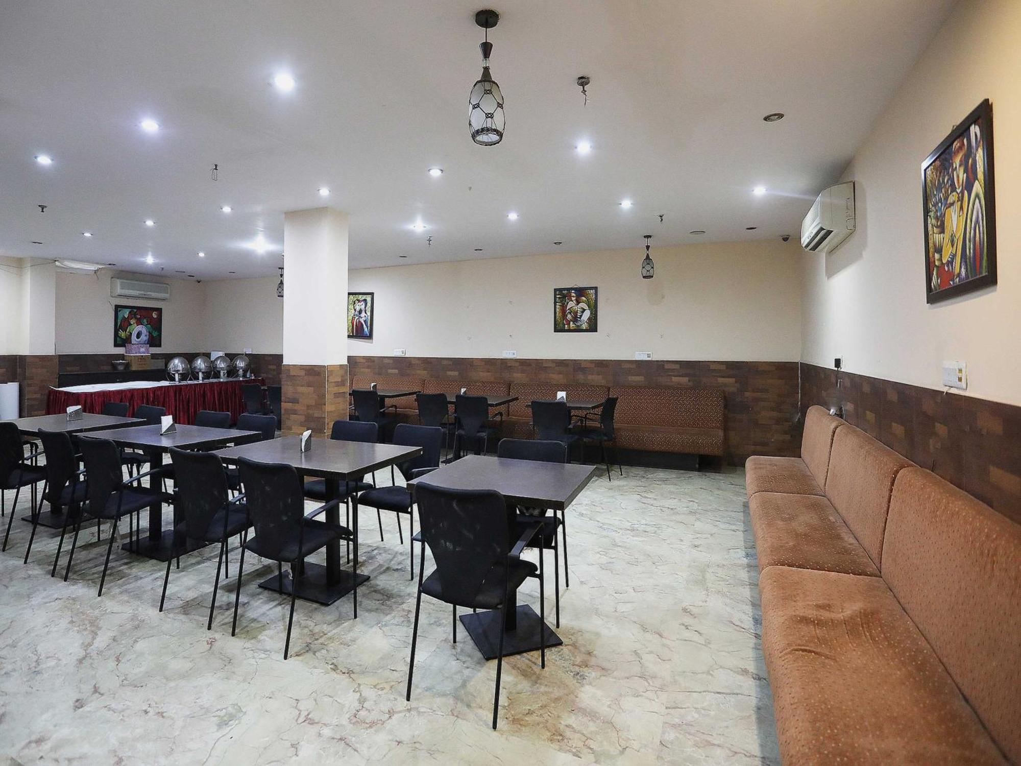 Oyo Hotel Vedas Heritage Delhi  Ngoại thất bức ảnh